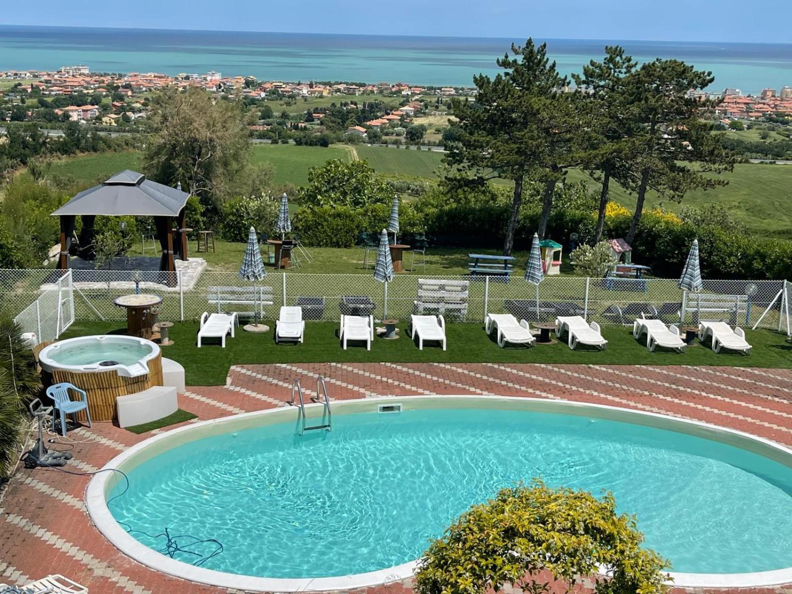 B&B Villa Alma San Costanzo Екстериор снимка